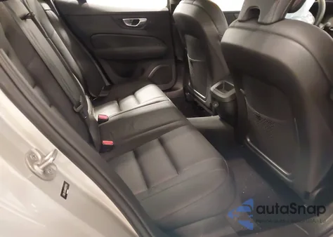 2024 Volvo S60 B5 Plus Dark Theme z USA, uszkodzony, nr VIN 7JRL12TL6RG317749